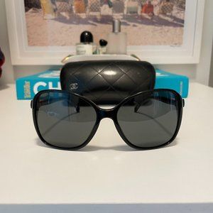 CHANEL CC Logo Ribbon Sunglasses Black